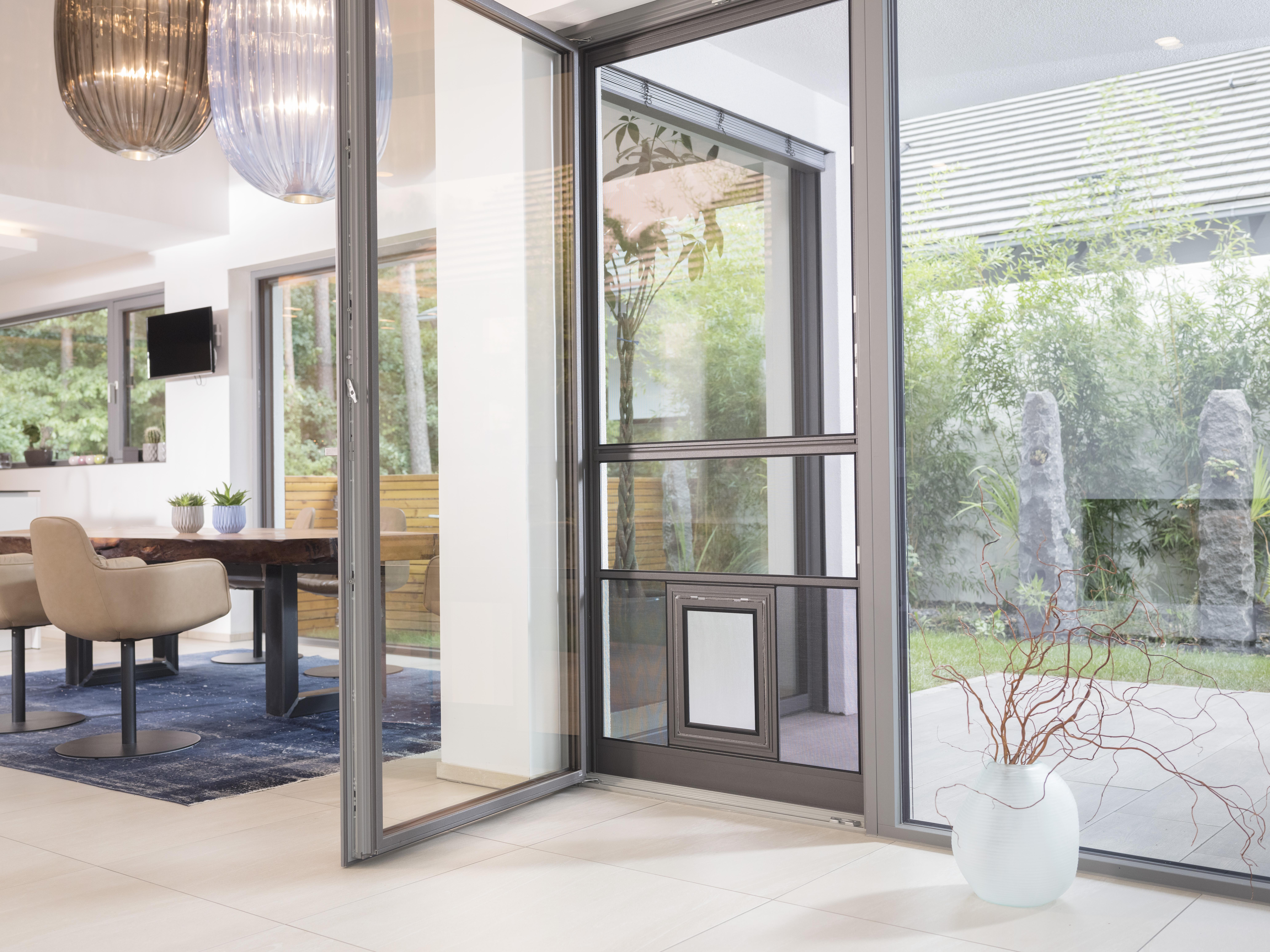 Fliegengitter mit Tierklappe